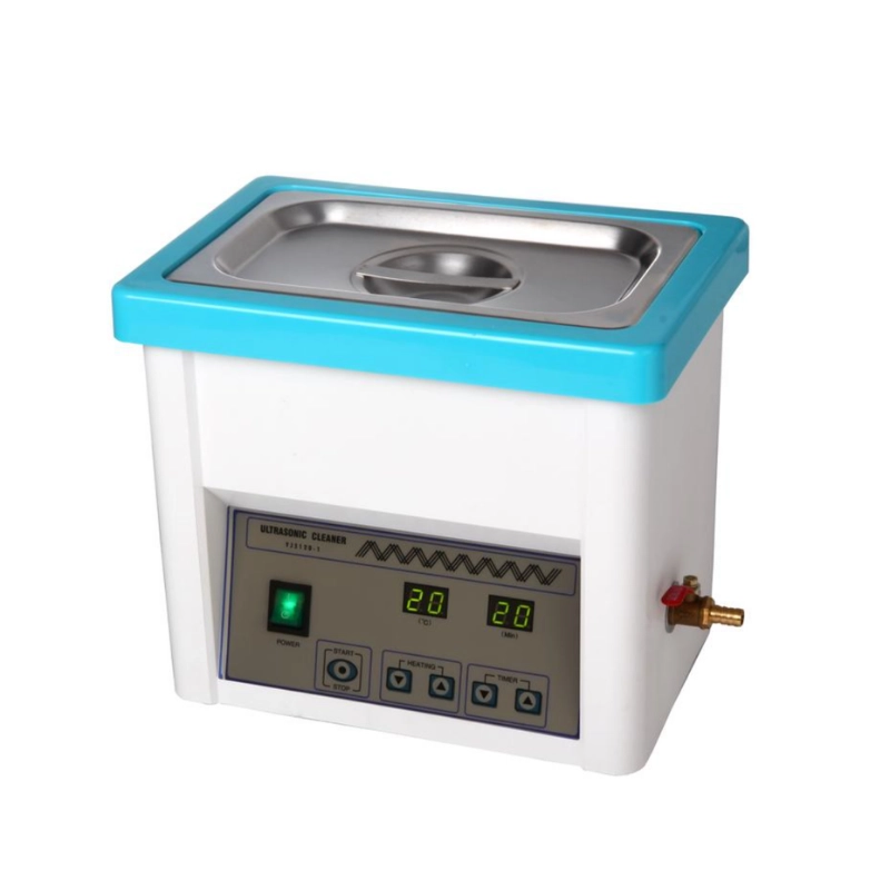 Golddent 5 Litre Dijital Isıtıcılı Dental Ultrasonik Temizleyici: 0-80°C arası hassas olarak ayarlanabilen dijital ısıtıcısı ve 5 litrelik geniş tank kapasitesi ile yoğun kliniklerdeki kasetli cerrahi aletlerin el değmeden, mikron düzeyinde güvenle yıkanmasını sağlayan profesyonel sterilizasyon çözümüdür