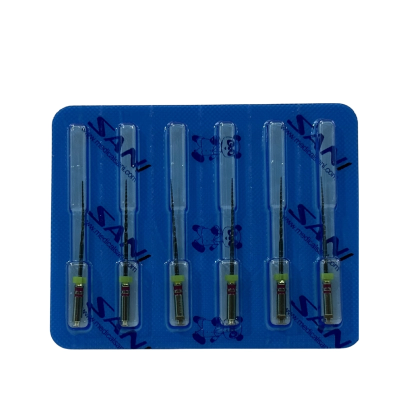 SANI BS Blue Storm (Gold), sertleştirilmiş Gold ısıl işlem teknolojisi ile kalsifiye ve düzensiz kanallarda yüksek kesim verimliliği sunar. Çift kesitli tasarımı sayesinde kanal içinde vidalanma (screw-in) etkisi yaratmaz ve debris koronal yöne hızla atılır.