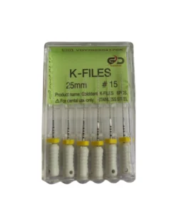 Golddent markasına ait, kök kanallarının temel şekillendirilmesi ve enfekte dokuların (debris) uzaklaştırılmaya başlanması amacıyla kullanılan, 25 mm uzunluğunda 15 numara beyaz renk kodlu manuel kanal eğesi kutu görseli.